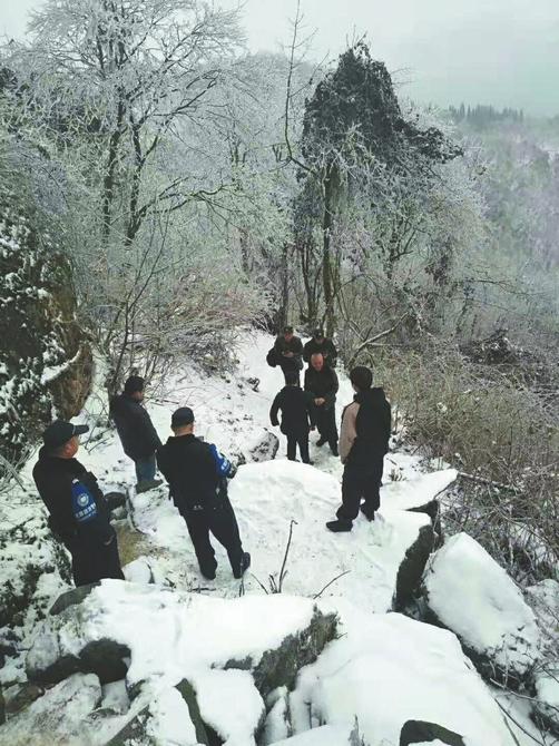 九峰山驴友坠崖事件通报