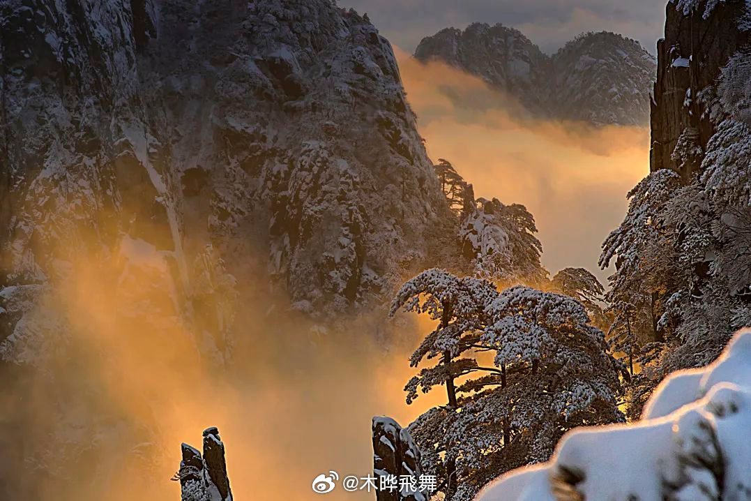 黄山金色雪景如画，美不胜收