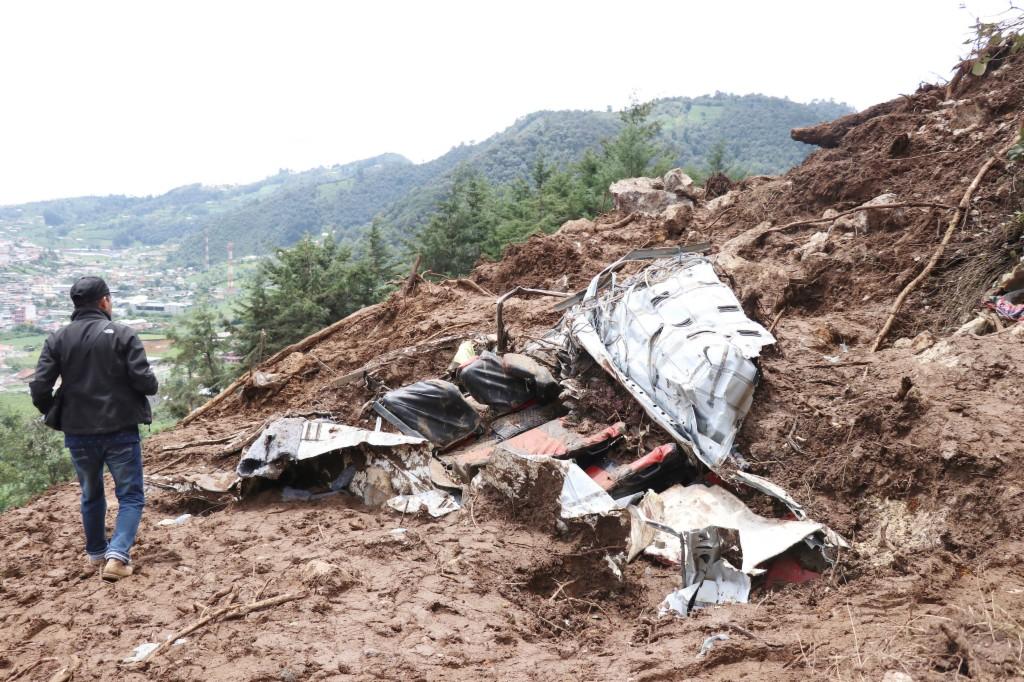 两客机在危地马拉上空险相撞